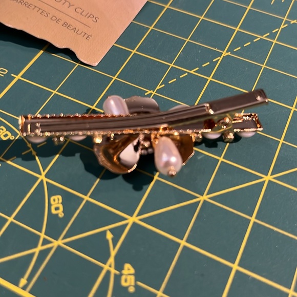 Hair Clips - Picture 4 of 4